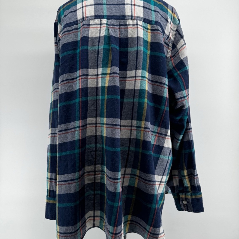 Old Navy The Classic Plaid button down shirt - Picture 3 of 5